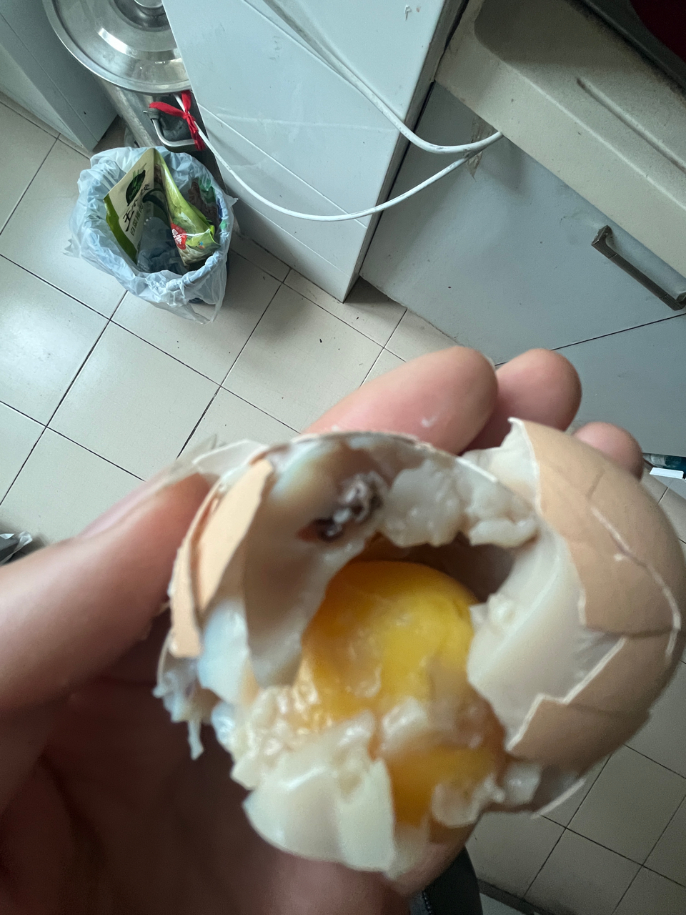 永辉超市买的鸡蛋里面有虫卵买来有十多天是不是只能认倒霉了