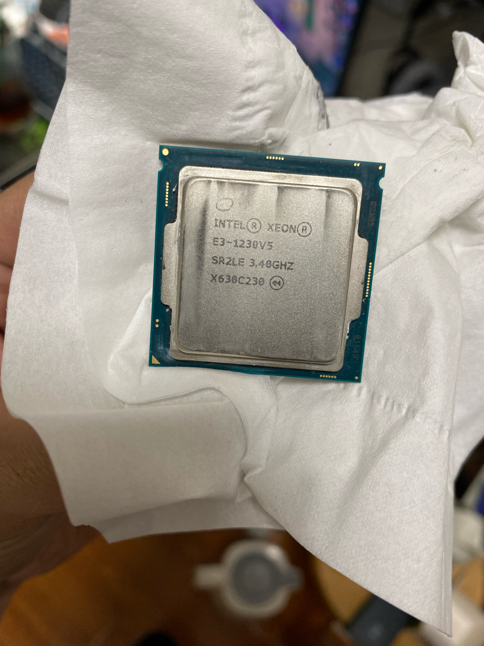 请问一下cpu顶盖上的痕迹能清理掉吗