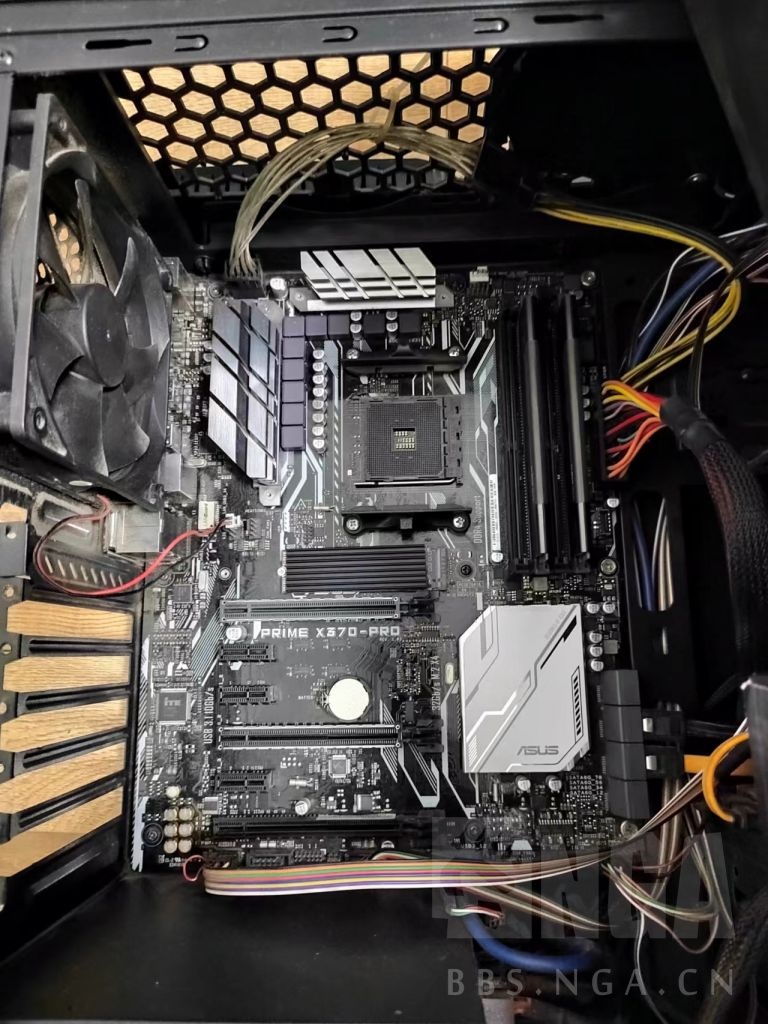 出一块9新的华硕x370pro主板