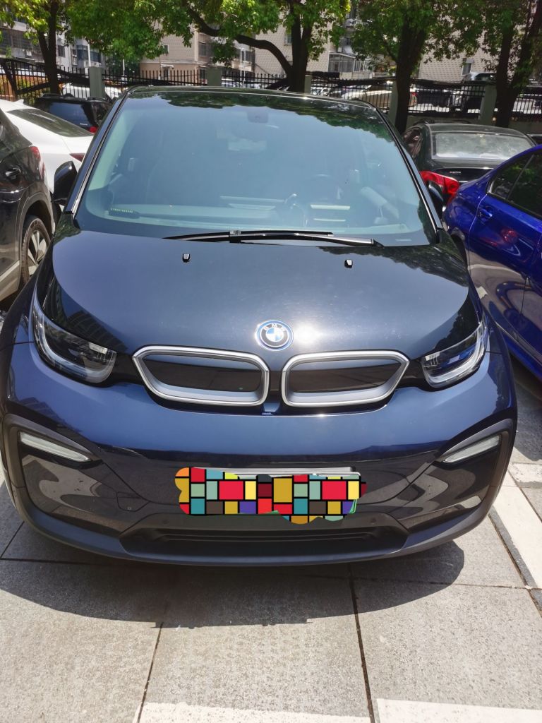 宝马出纯电小车了