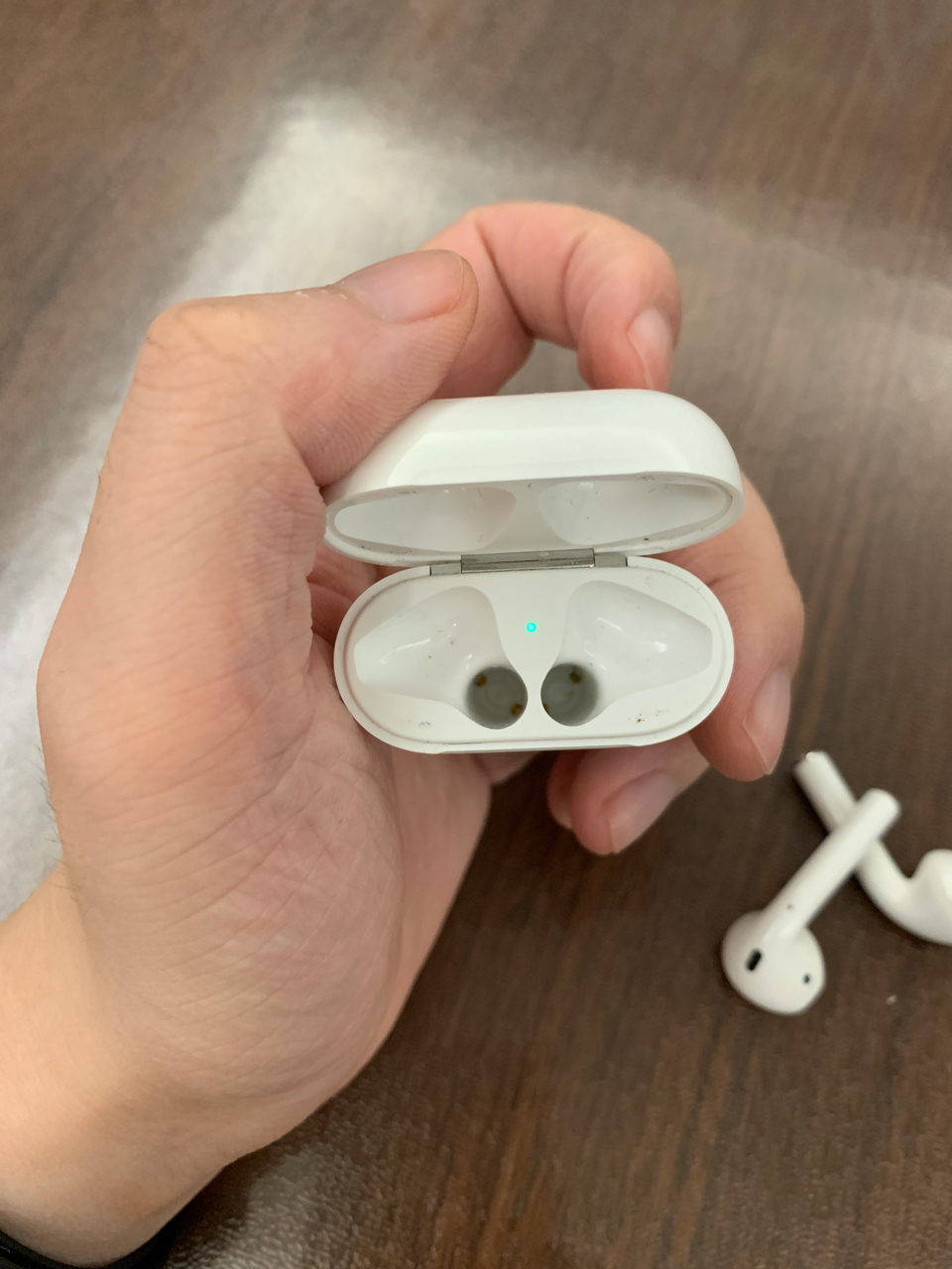 出一个airpods2代有线充电版