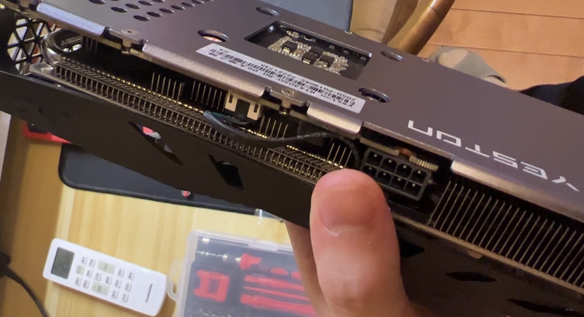 显卡风扇线漏出来很多正常吗