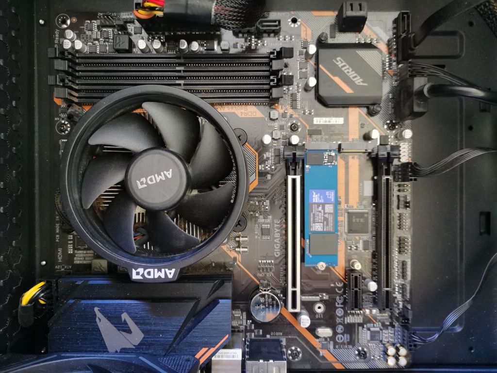 出自用amd3500x技嘉b450m小雕华硕公版1070ti芝奇3000hz8g2技嘉500