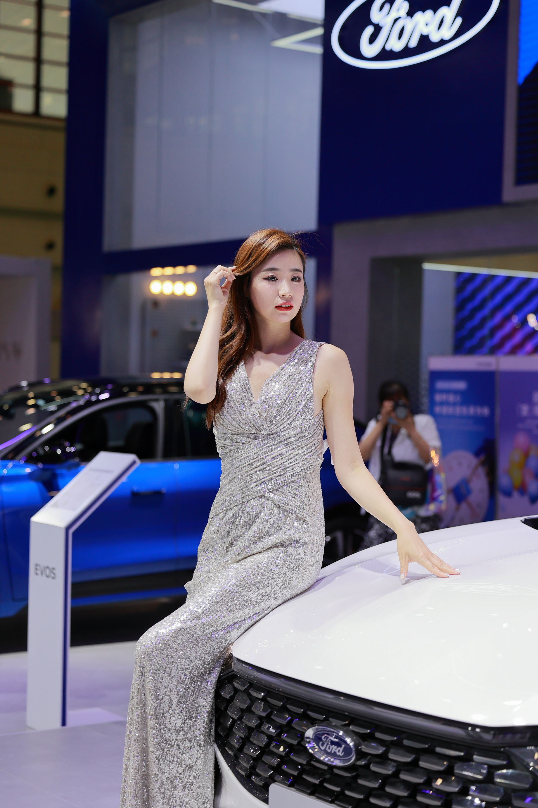 去车展拍几张车模