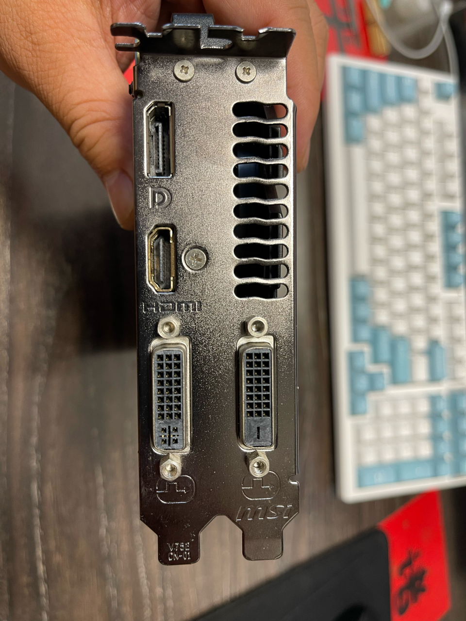 出一张去年收自坛友的亮机卡微星r92702g