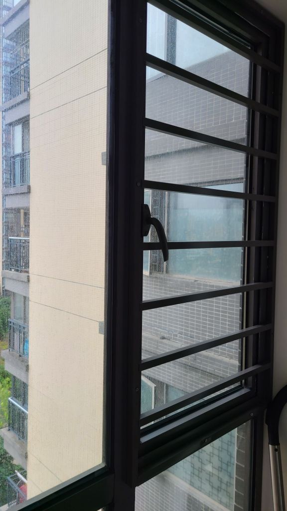 请教下,我家这样已经做好防盗格的如何封窗?