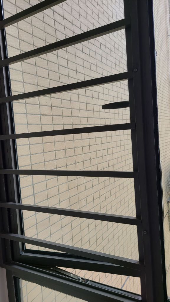 请教下,我家这样已经做好防盗格的如何封窗?