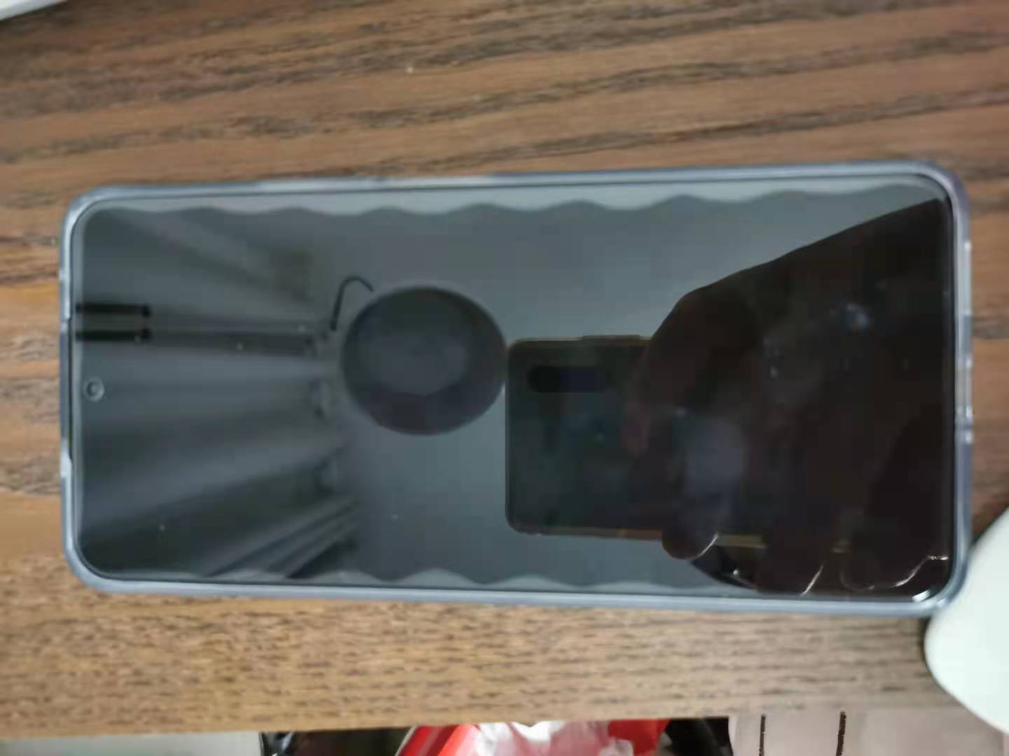 k50贴钢化膜有巨大的白边