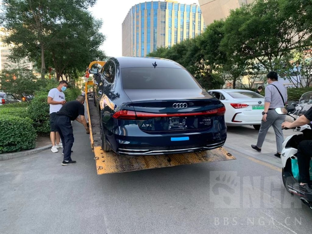车版专栏提车作业基本顶配的上汽奥迪a7l简单的提车贴基本上是最贵的