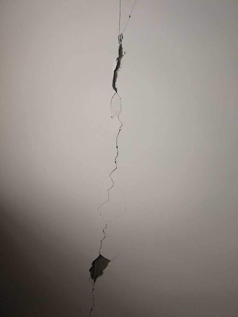 问题求助墙体开裂这样算严重吗