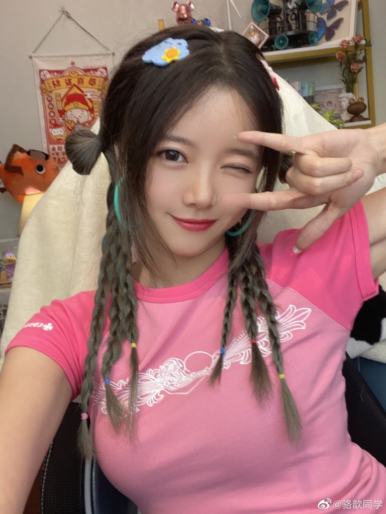 [本赛区赛事]驼子姐什么时候能主持啊,她越来越顶了