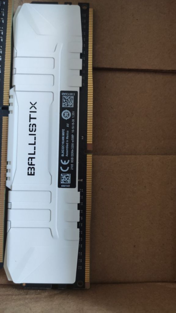 出两条内存海盗船复仇者和英睿达铂胜都是3200和8g