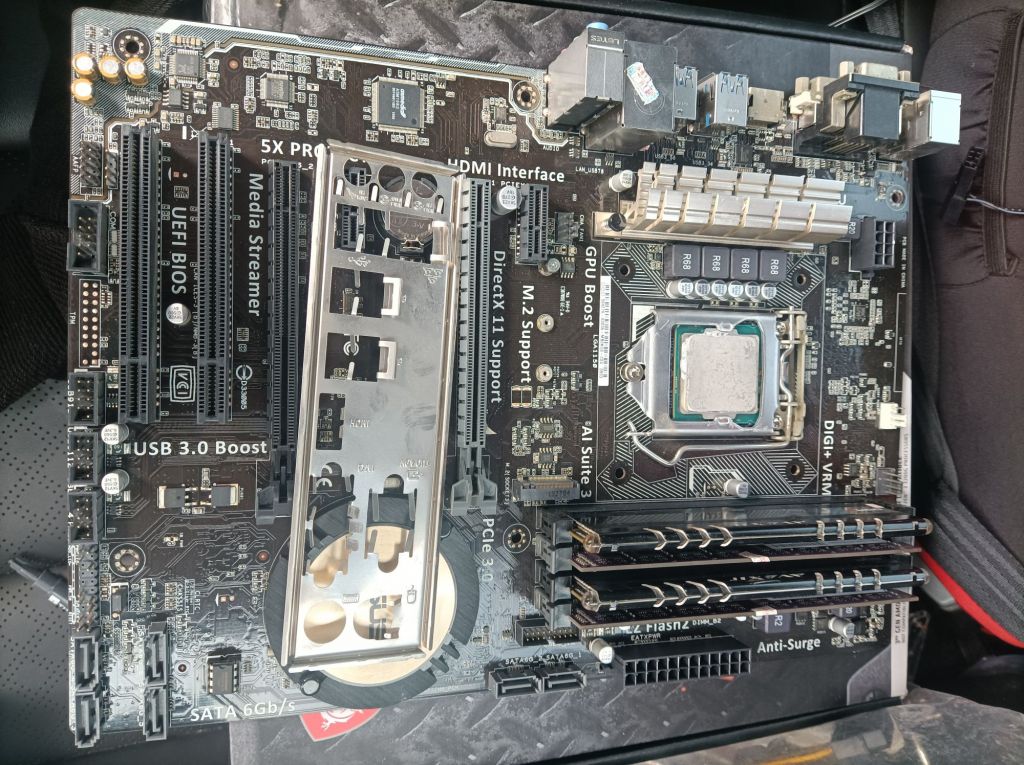 出才拆下来的4790套华硕z97带m2宇瞻灯条82一起700进来看看嘛暂出