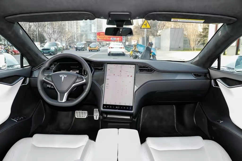 威廉动隔壁嘲讽别人吐槽特斯拉内饰简单