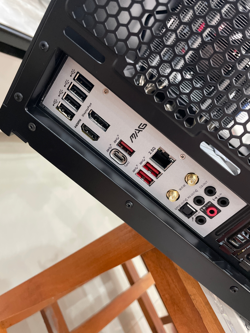 主板io面板和机箱对不齐