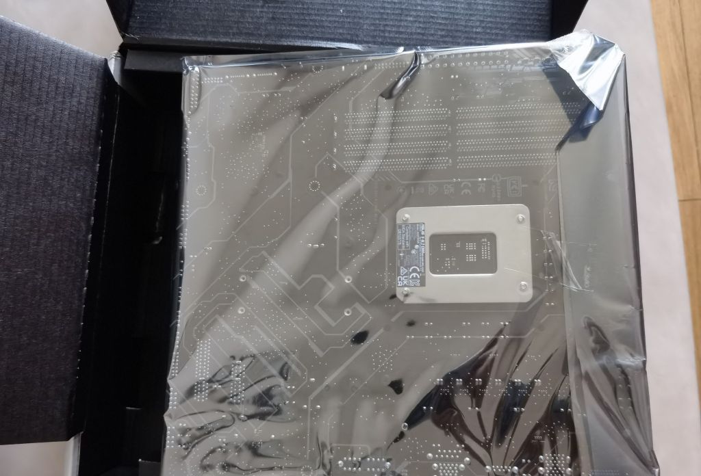 出一个主板华硕tuf重炮手b660mpluswifid4主板全新未拆封已卖出