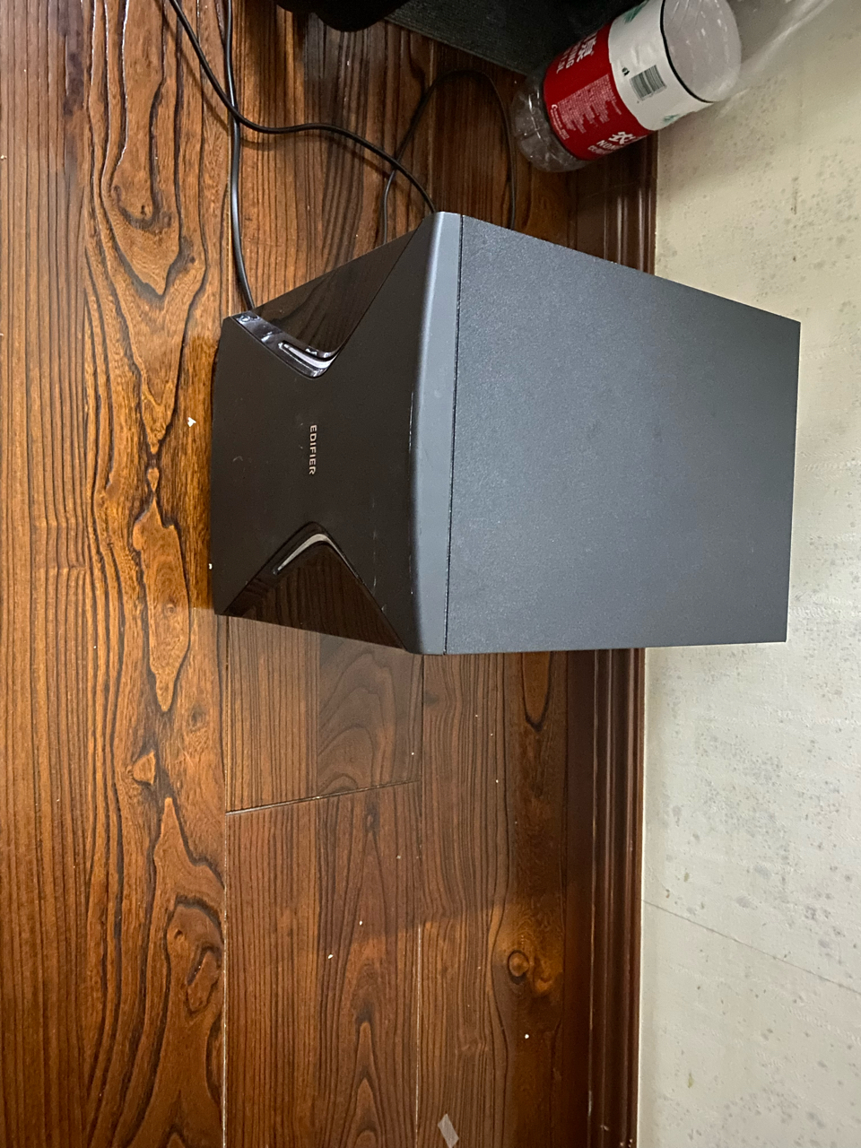 出个漫步者g7000音箱,带低音炮的