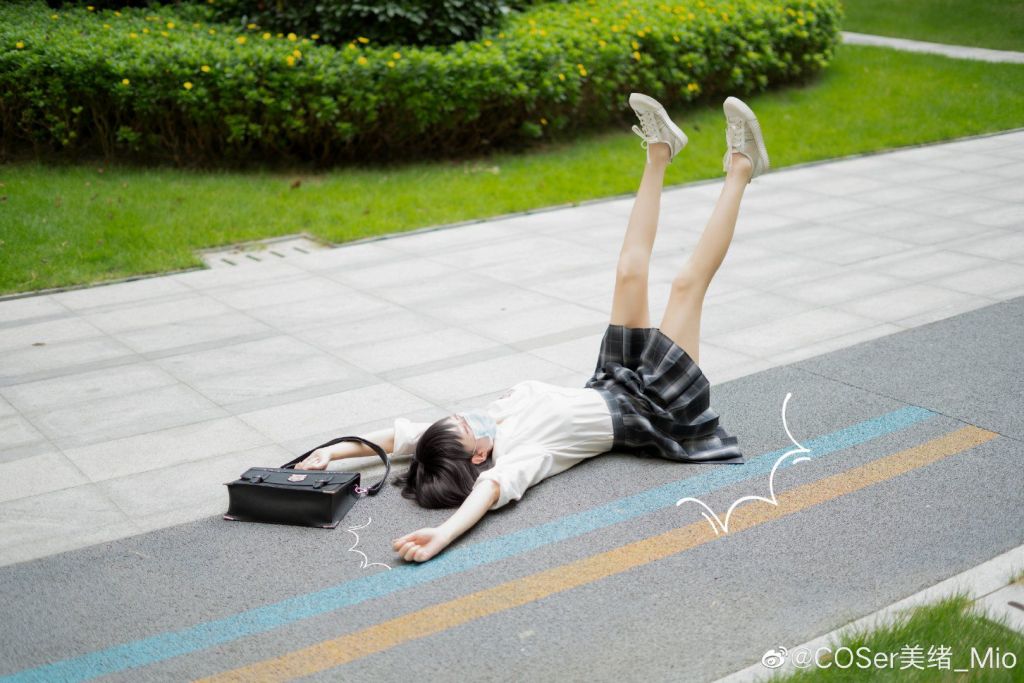 那个摔倒的jk居然连cos都有了