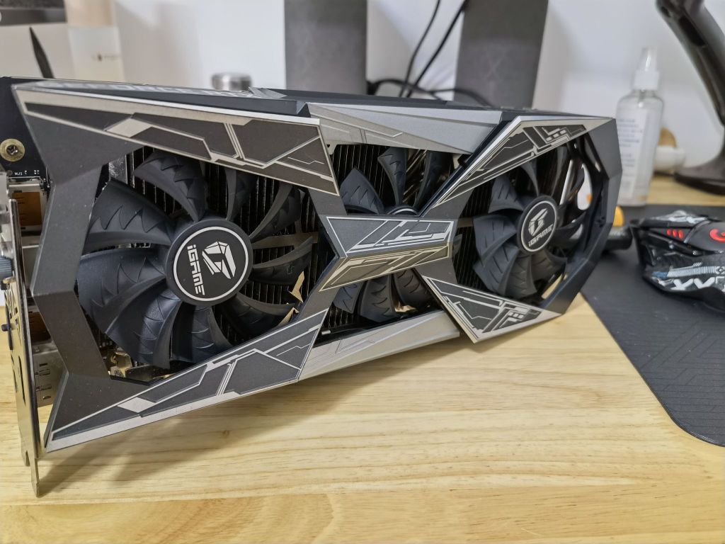 一张七彩虹火神rtx2060svoc