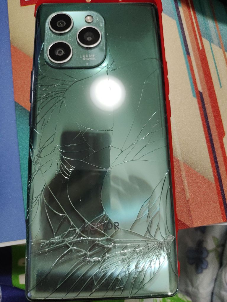 玻璃后盖碎了能否直接把玻璃扒掉再套个手机壳