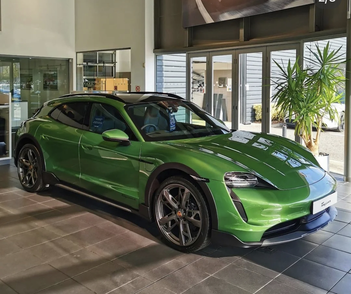 全新taycanturismo还是二手911