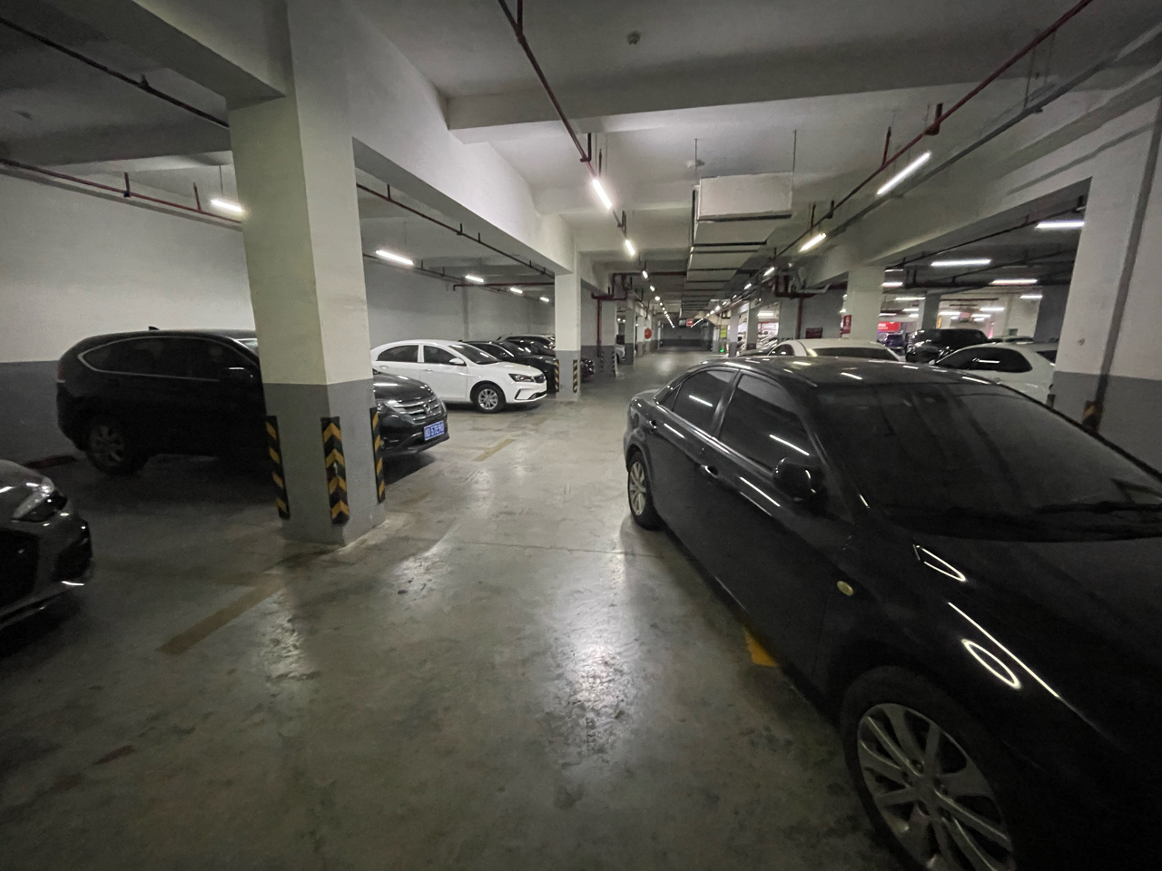 早上出地库停车位正前方被停了一辆车