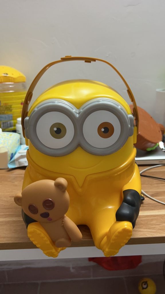 麦当劳送的小黄人真好玩