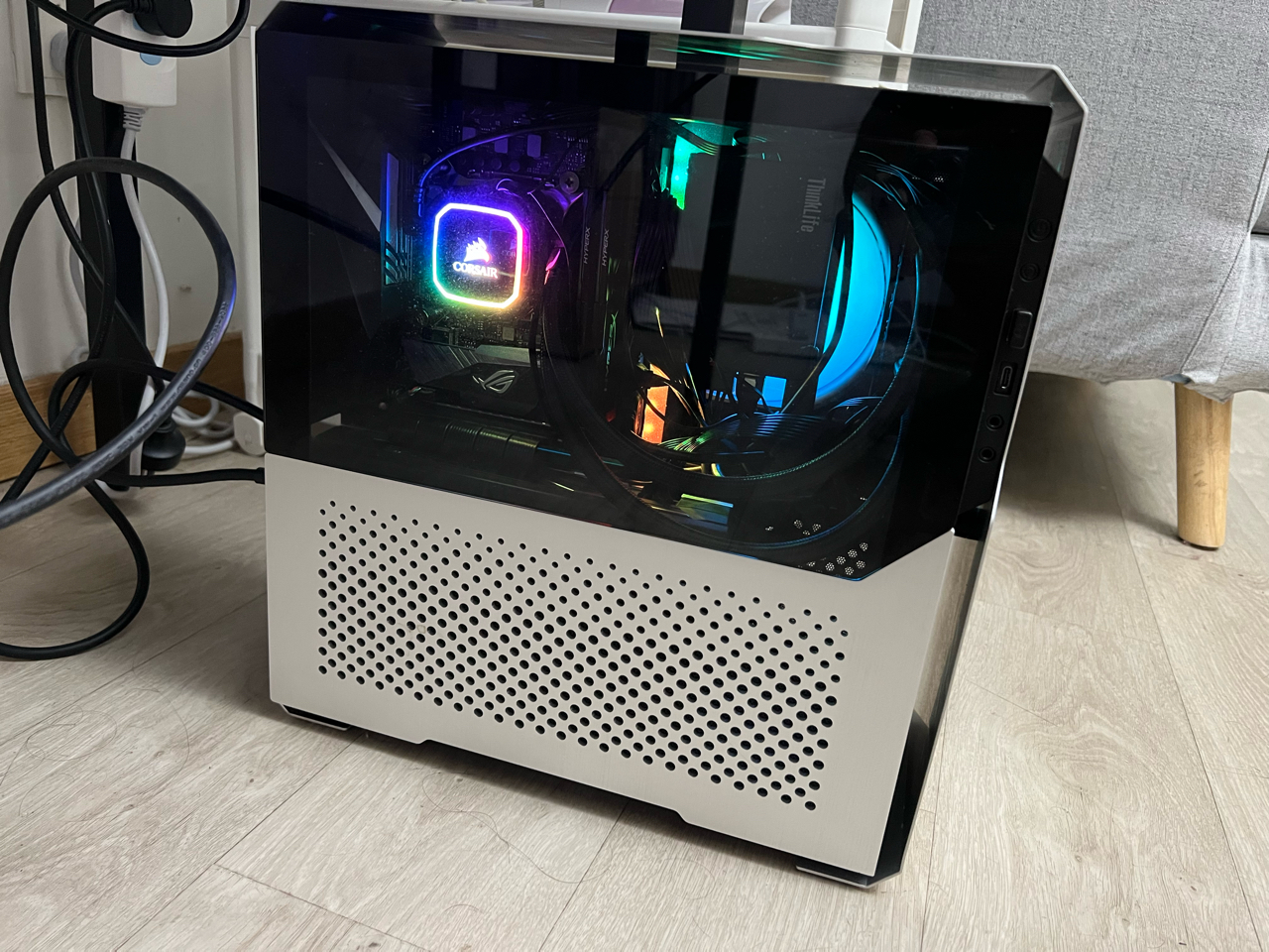 两个itx机箱小塔散热海韵520w铜牌全模
