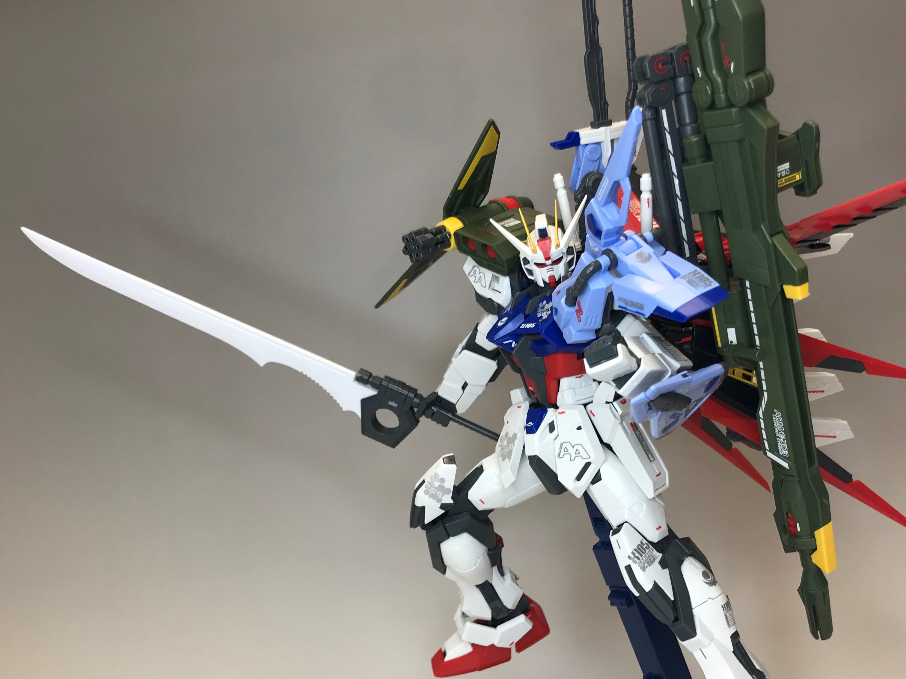 [新闻资讯] mg 1/100 高达基地限定 完美强袭高达 斩舰刀装备型 官博