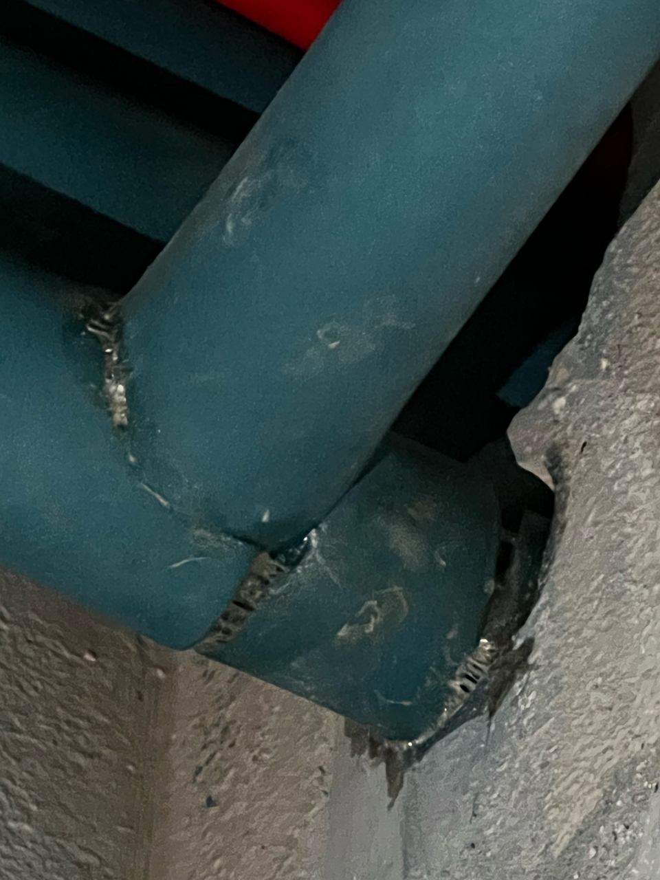 [问题求助]中央空调保温棉装成这样,后期会有冷凝水的风险吗?