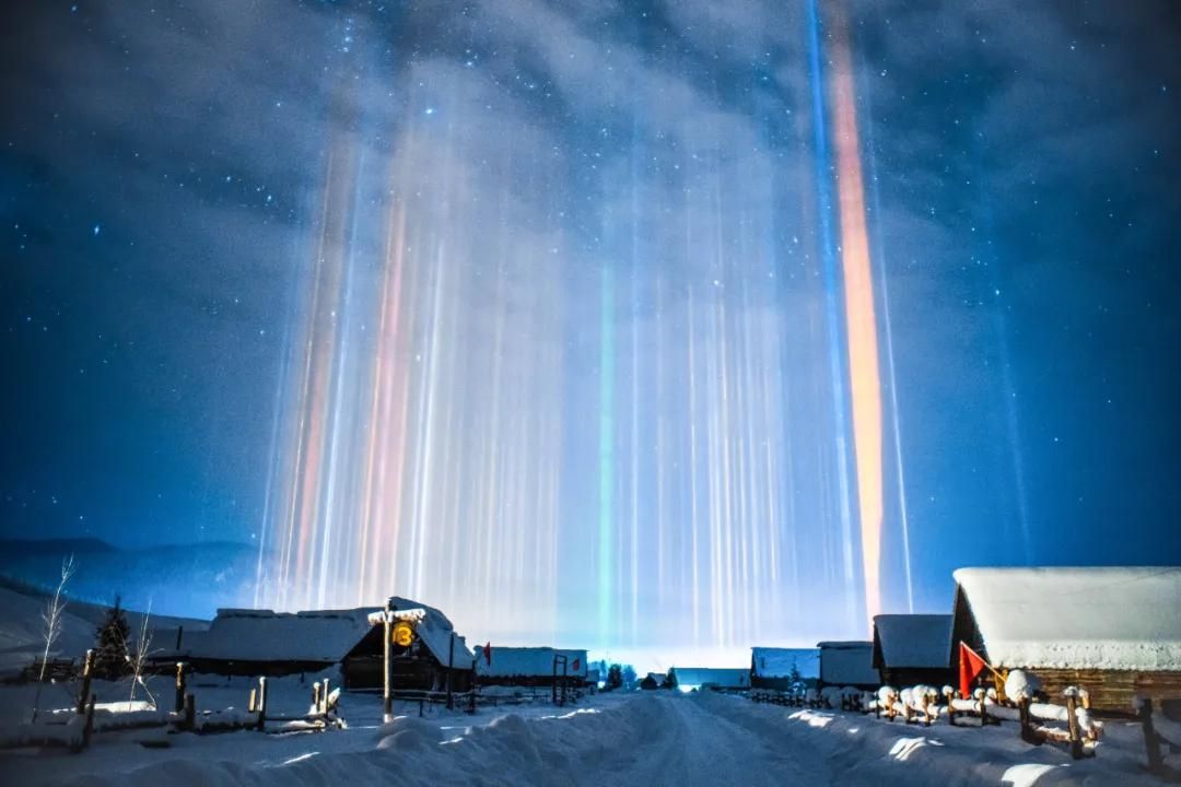 吐槽远远看到天上一束光跑过去