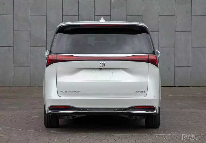 别克gl8世纪申报信息两种前脸设计