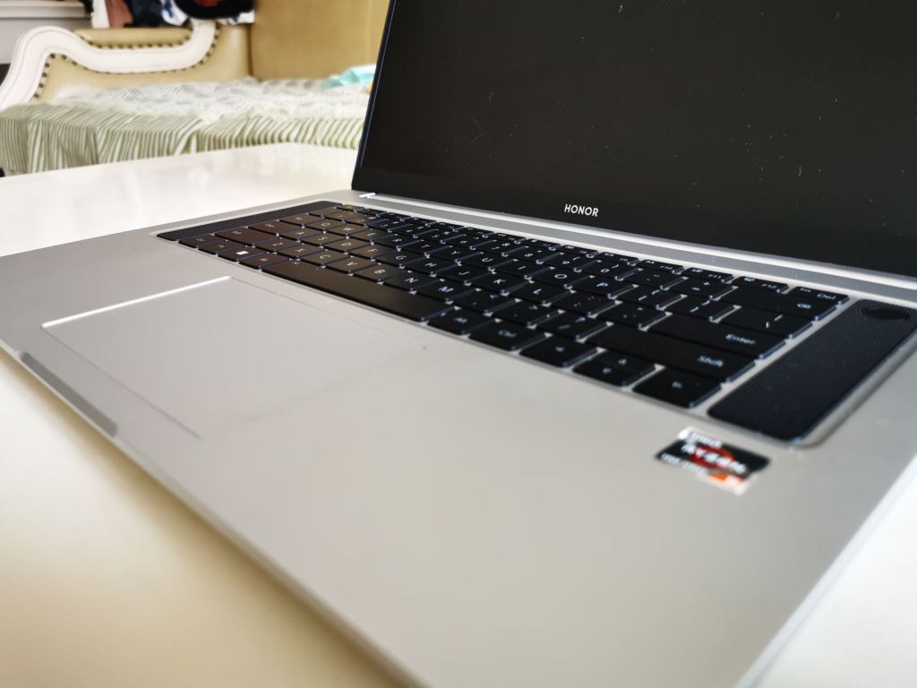 出16寸轻薄本荣耀magicbook16161寸r55600h16512g144hz7nm冰河银