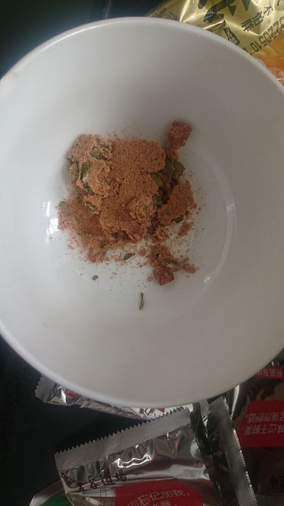 京东自营买的方便面粉包全部受潮成硬块了只能退款