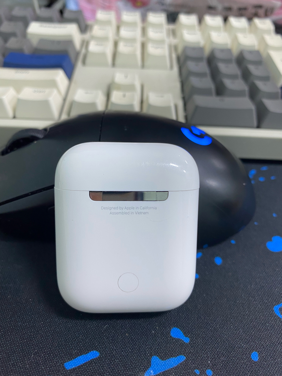 出一个airpods二代右耳耳机仓