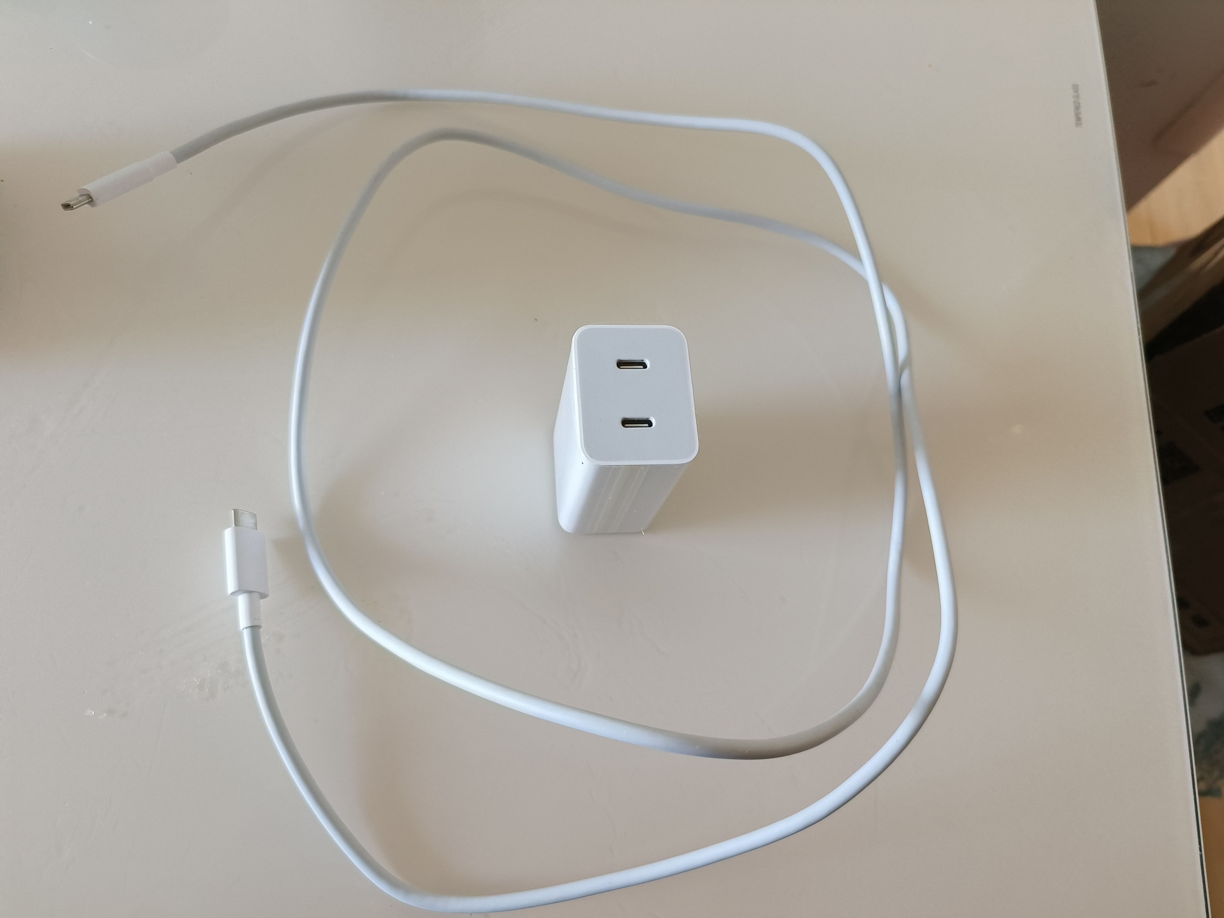 出一套vivo80w双口氮化镓充电器