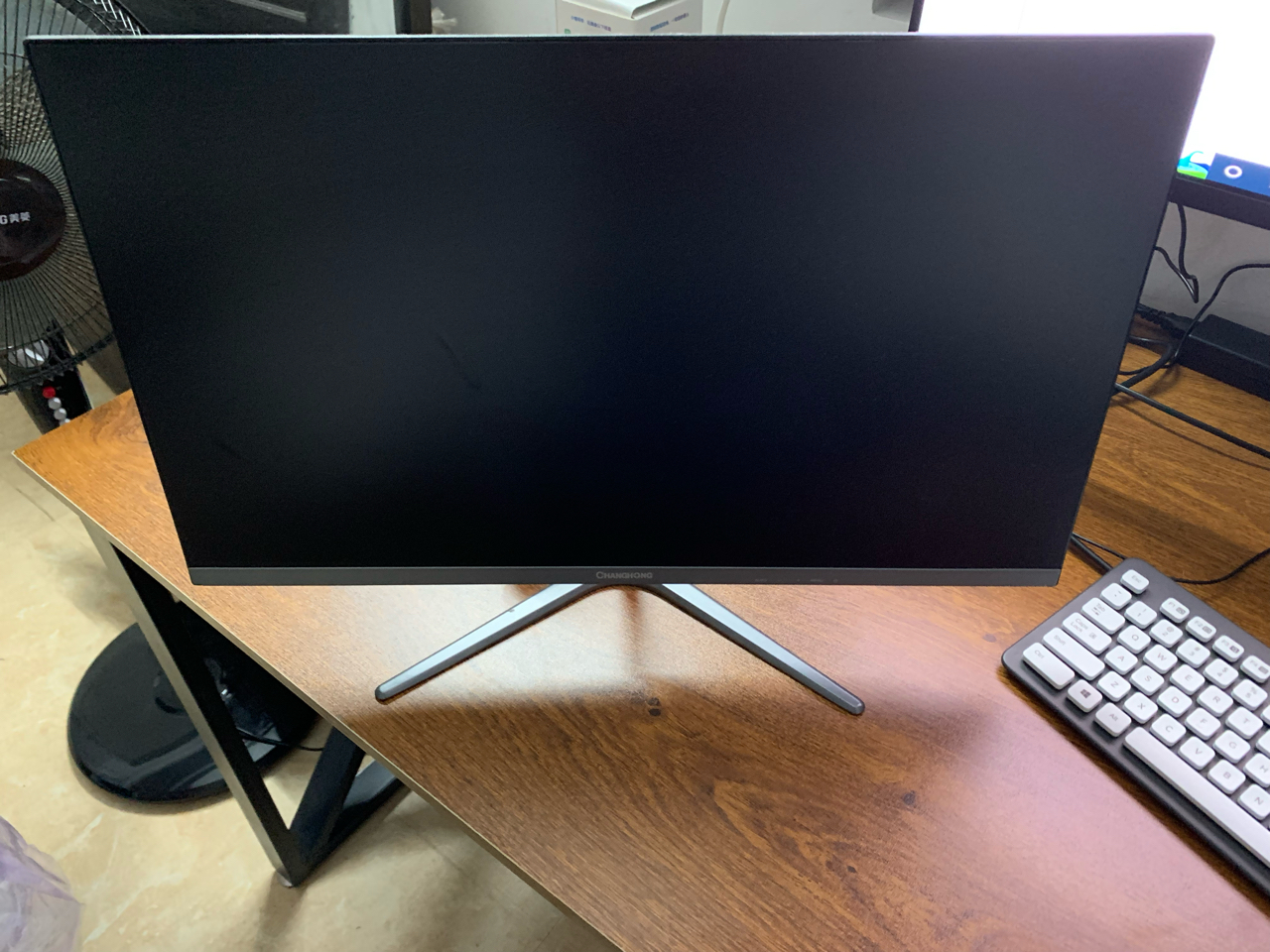广州出个长虹238寸显示器370
