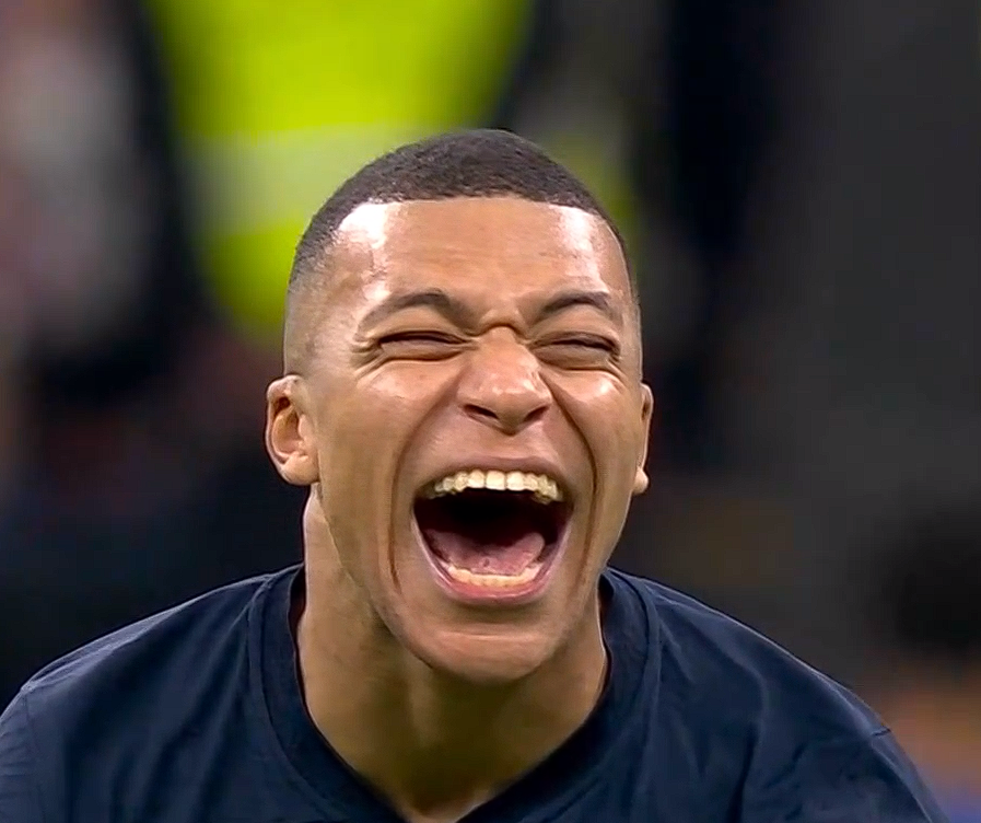 姆巴佩这 表情也太搞了,赶紧截个图