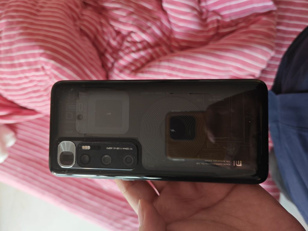 出一台小米10至尊纪念透明版