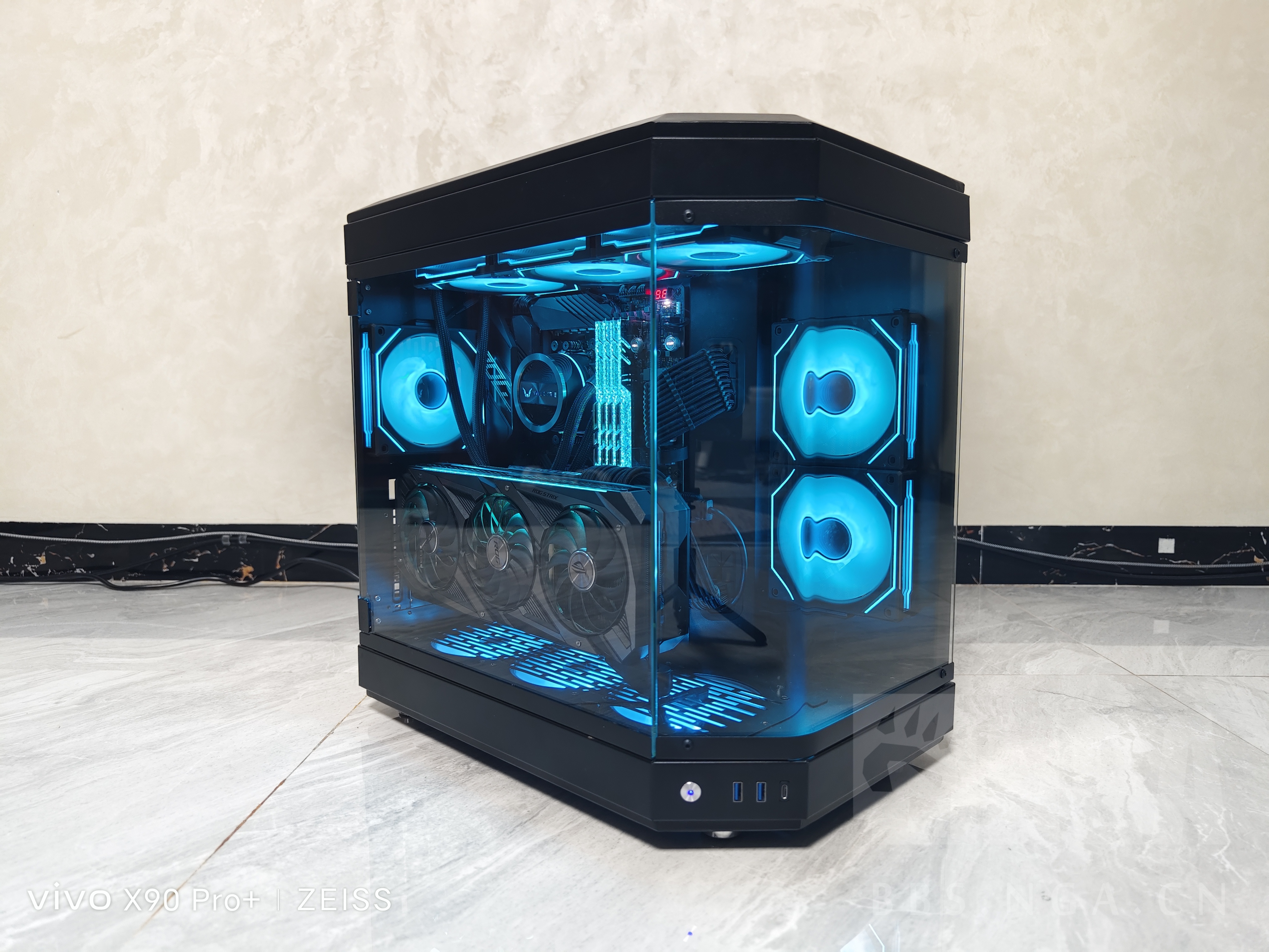 roll硬件版各位老哥新年快乐元旦给大伙整个鱼缸机箱吧