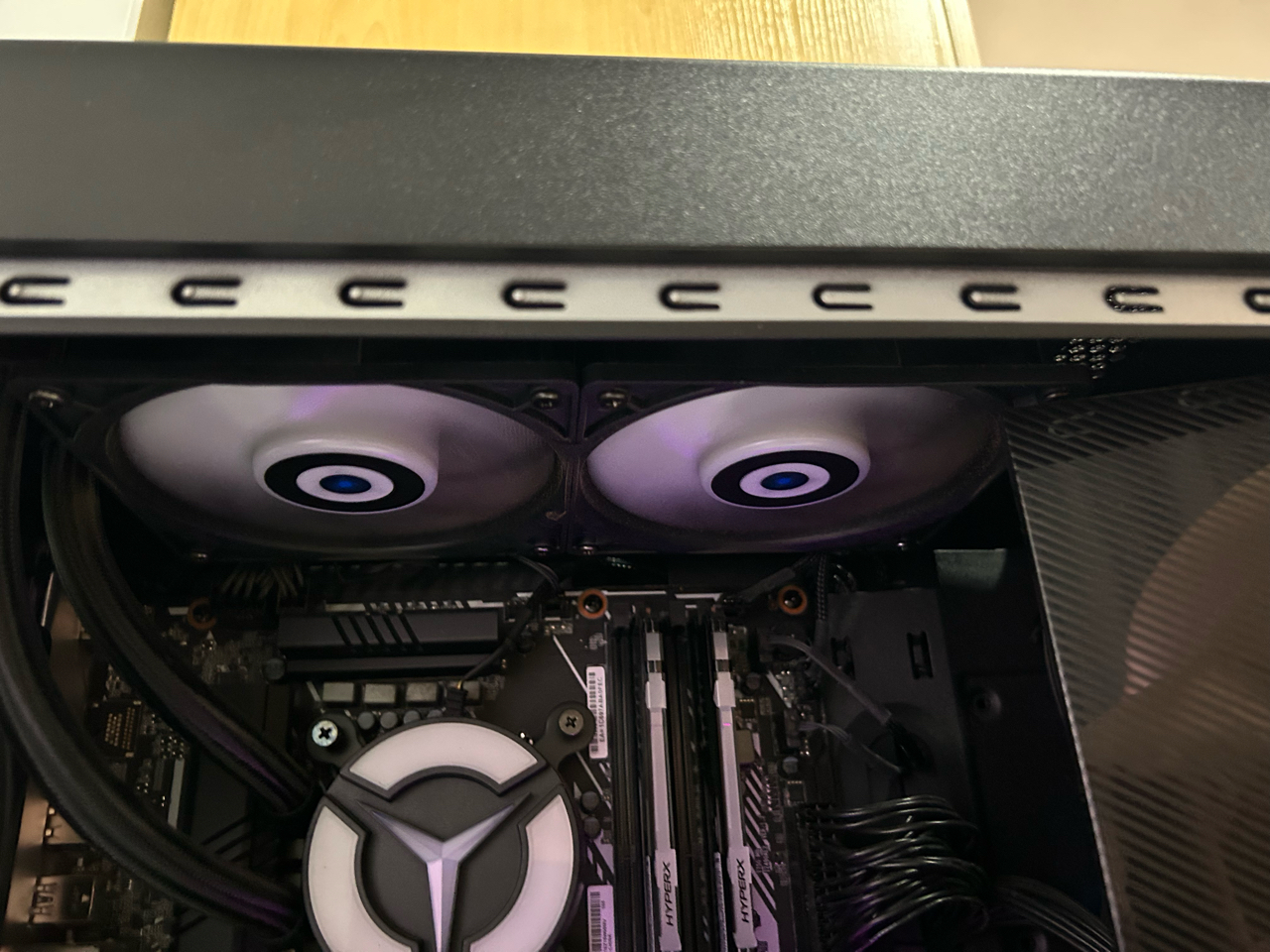 刃9000k上面哒哒哒响又好像不是风扇