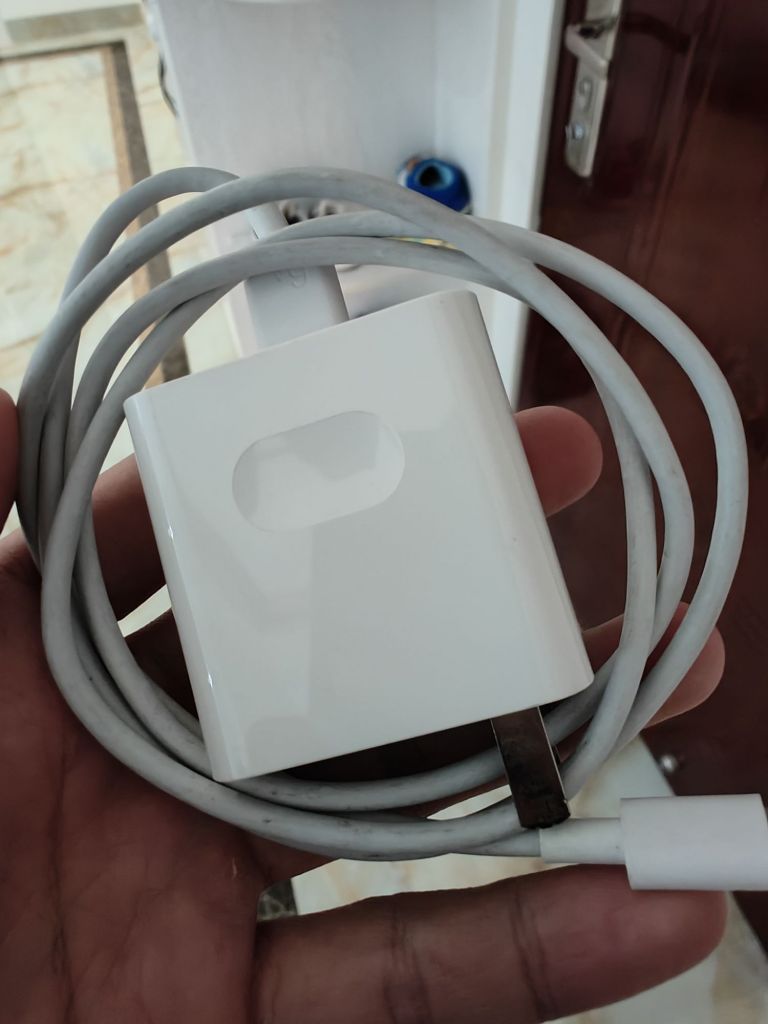 出一套华为50w无线充电套装