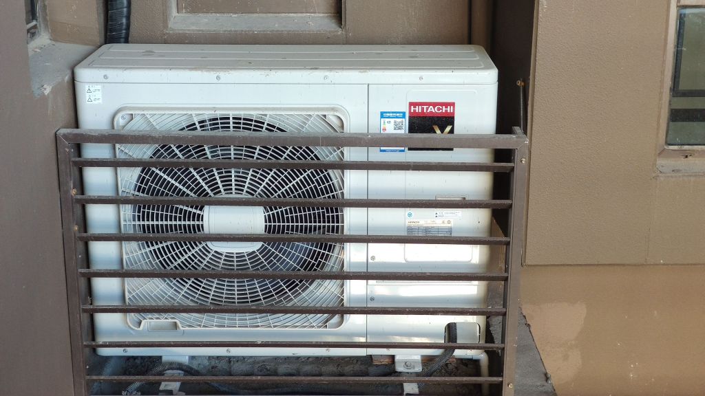 拍了个空调外机有人知道这日立空调的价格吗