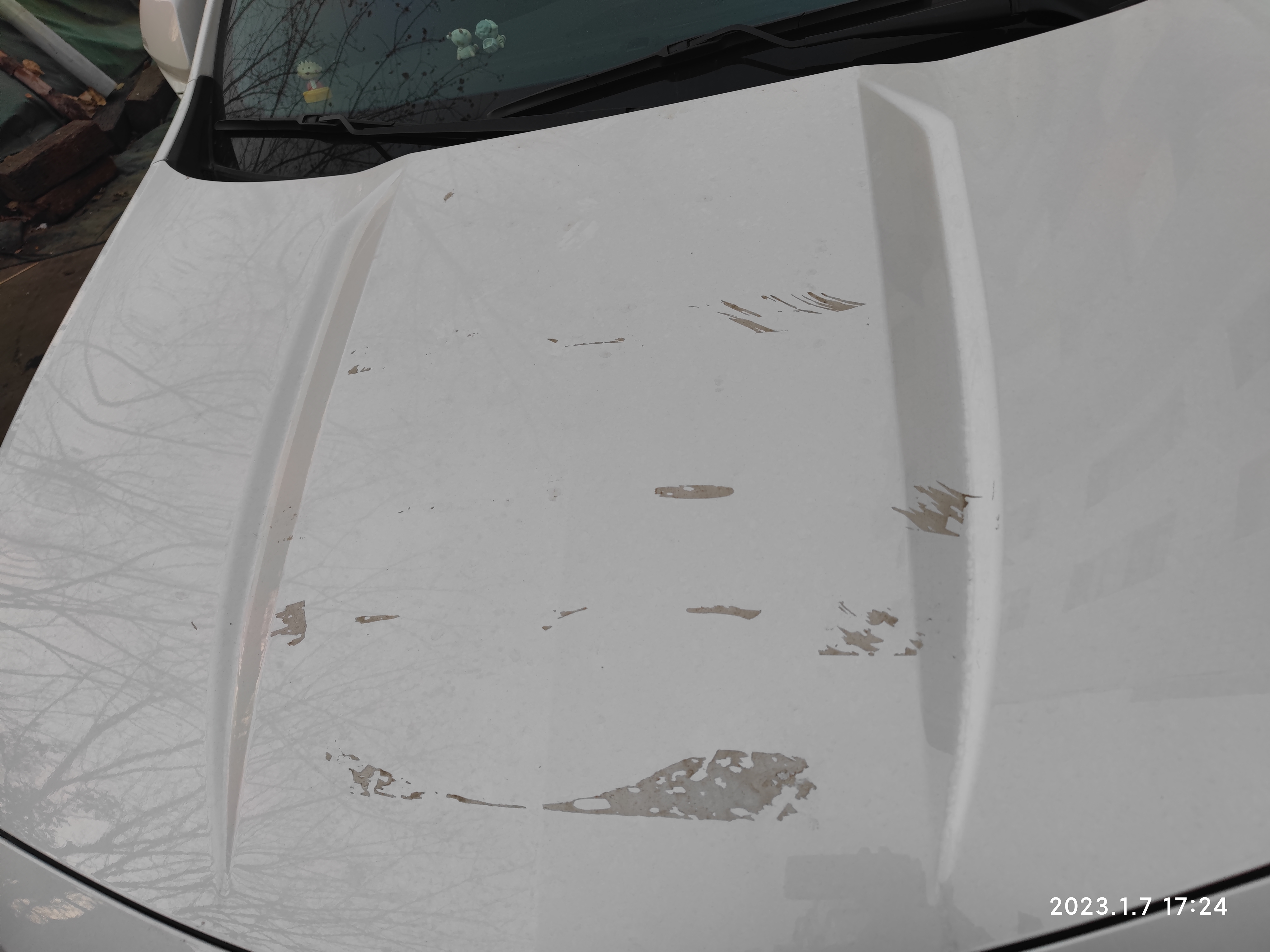 车漆上有透明胶的粘痕该怎么处理