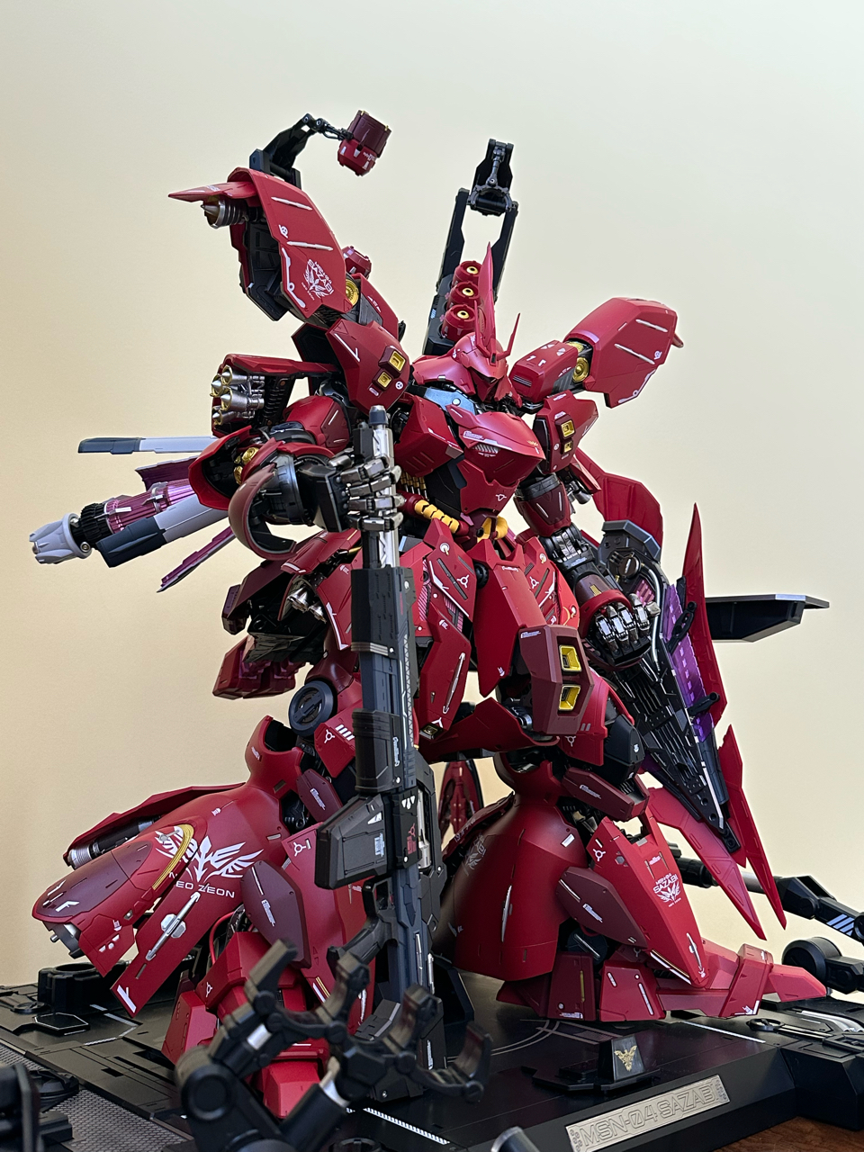 可动成品赤色彗星解体匠机沙扎比爆甲解体展示