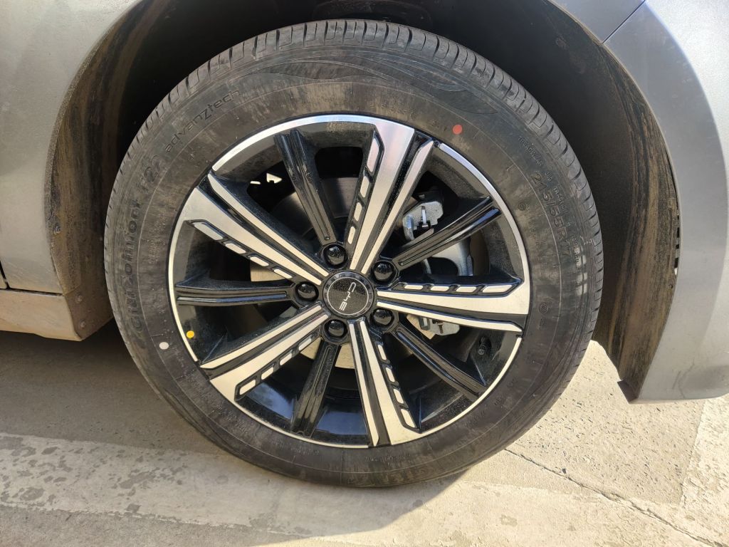 byd驱逐舰05120km轮胎