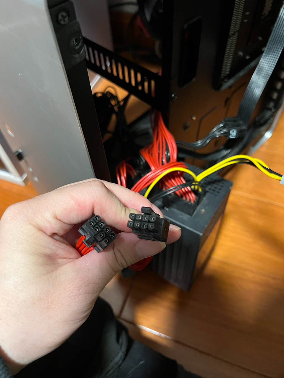 请问一下双8pin显卡供电我这个电源行不行