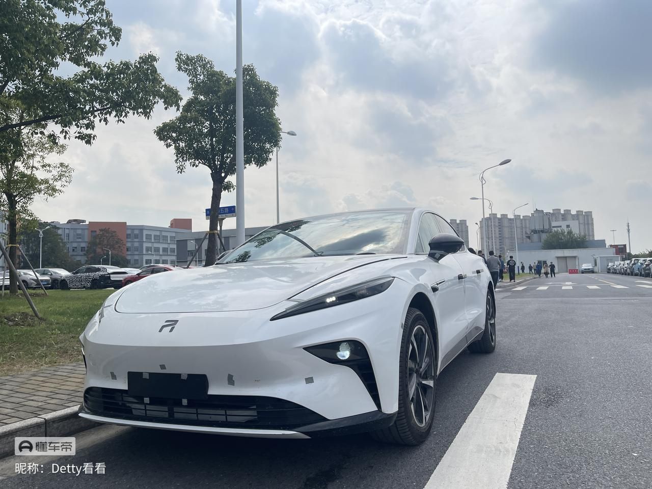 飞凡f7首发并开启预售预售价2835万元