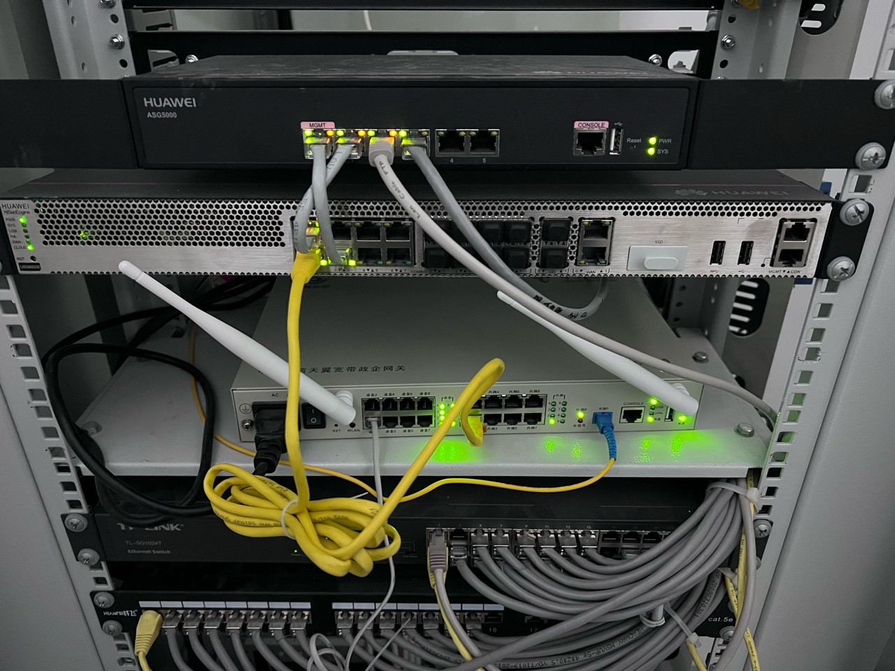 有懂网络的兄弟吗帮看看这个防火墙拆了还需要怎么设置其他设备