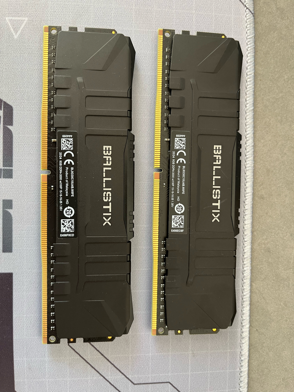 出镁光铂胜8x2黑色3000台风显示c9bjz